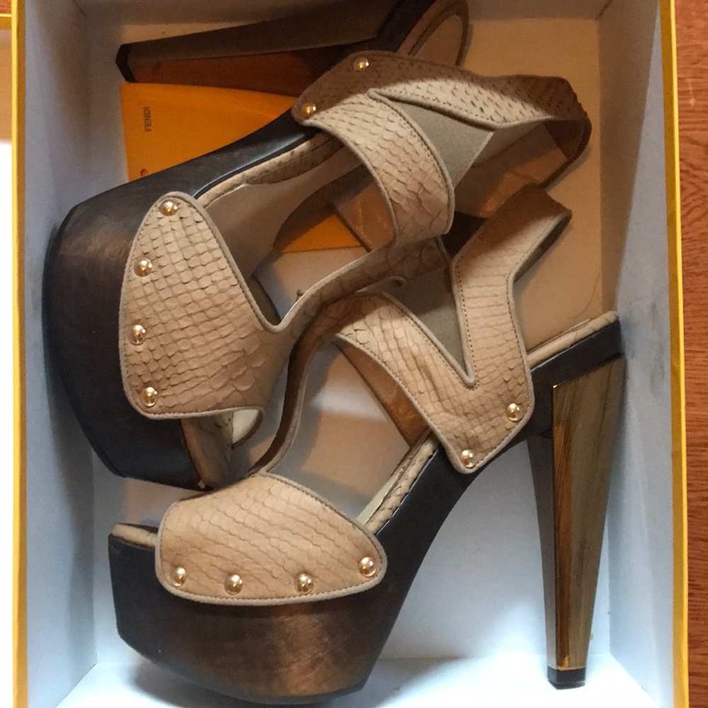 Fendi heels size 39 tortora beige and bronze